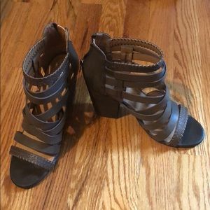 Size 8 super cute wedges